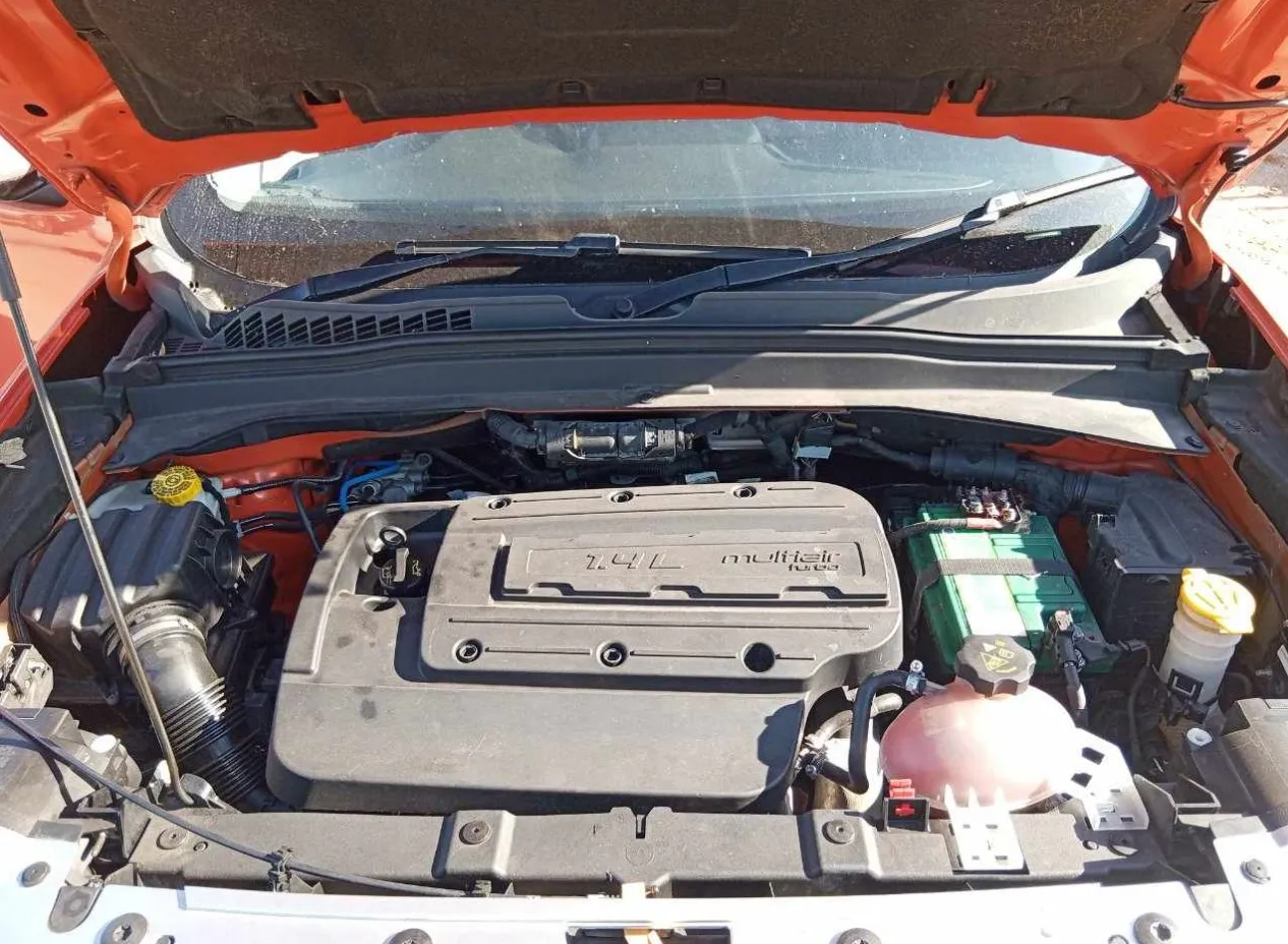 2015 Jeep Renegade  view 7