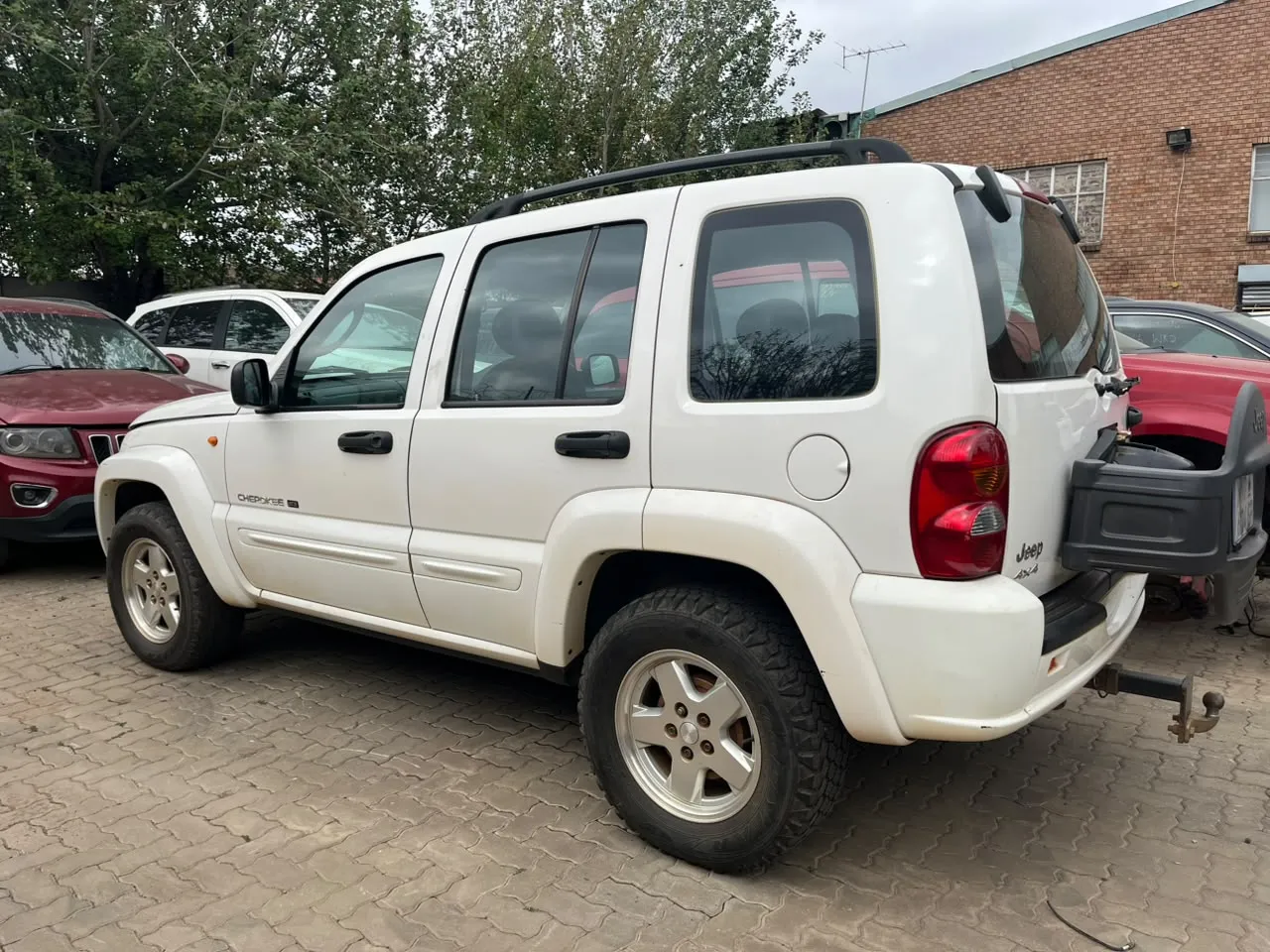 2002 Jeep Cherokee  view 4