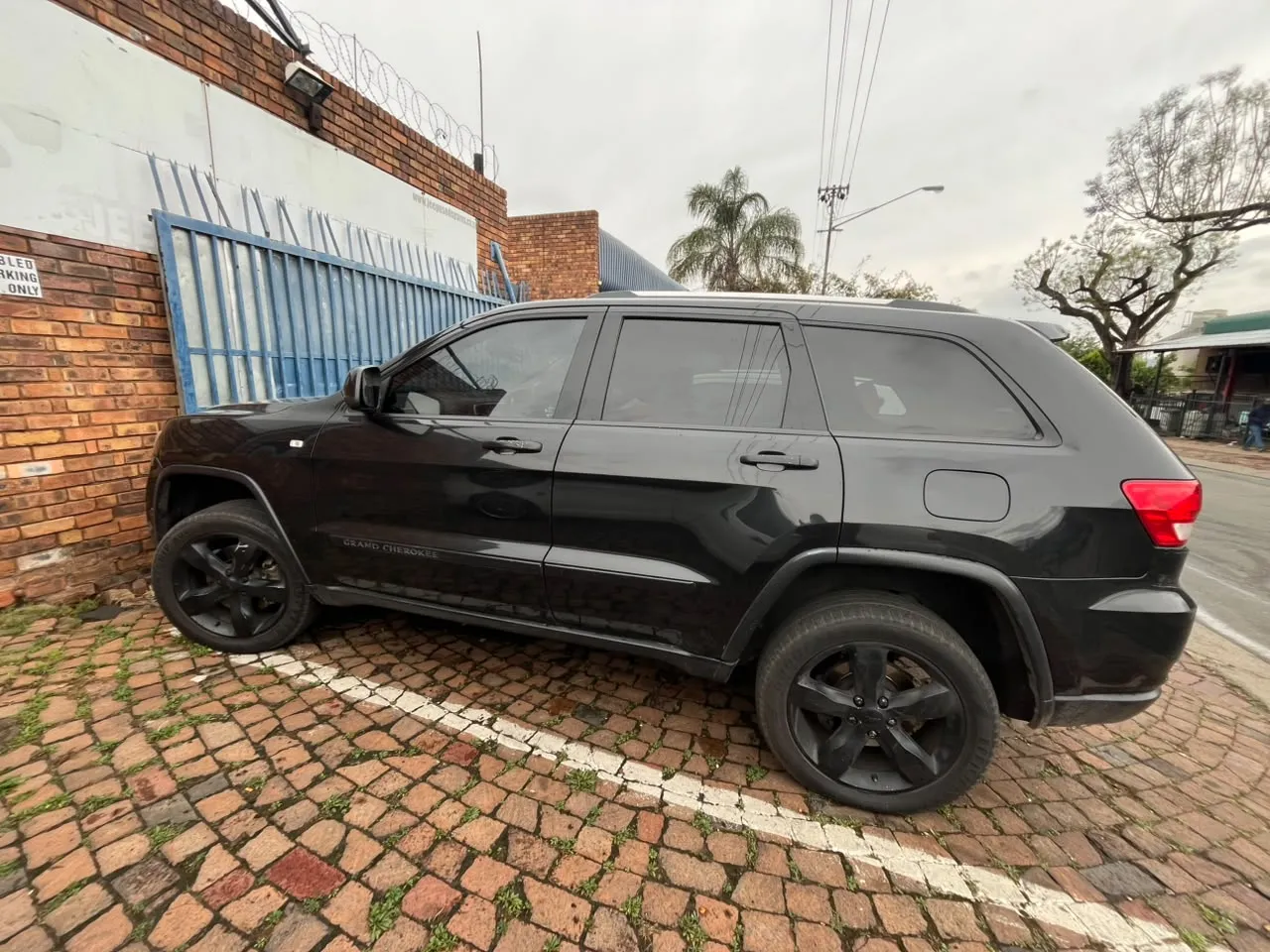 2013 Jeep Grand Cherokee  view 5