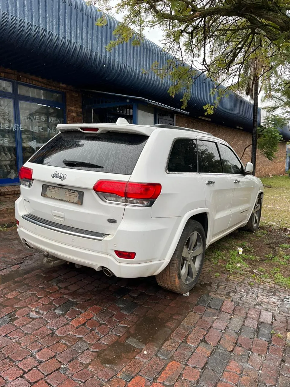 2014 Jeep Grand Cherokee  view 4