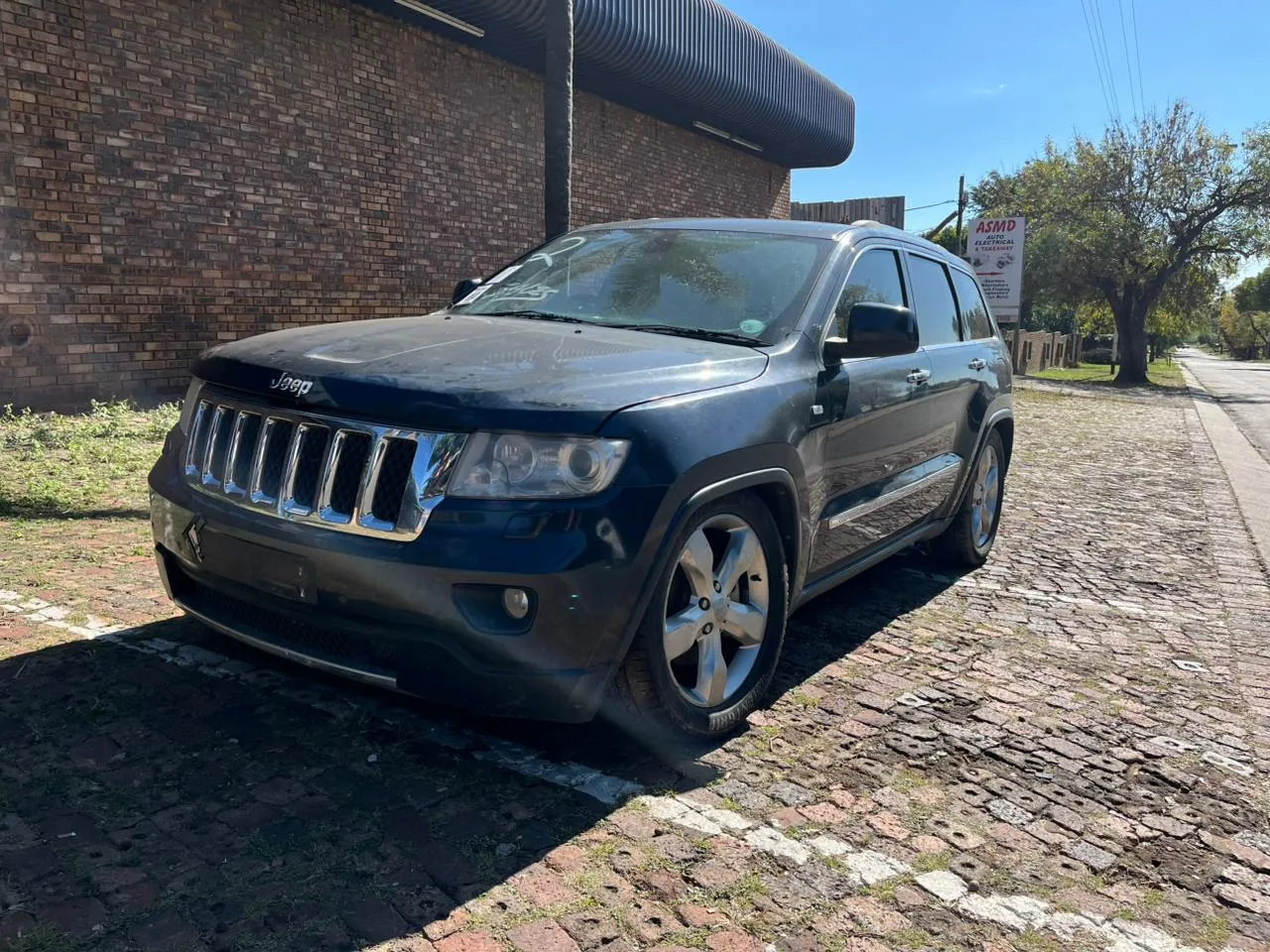 2013 Jeep Grand Cherokee  view 2