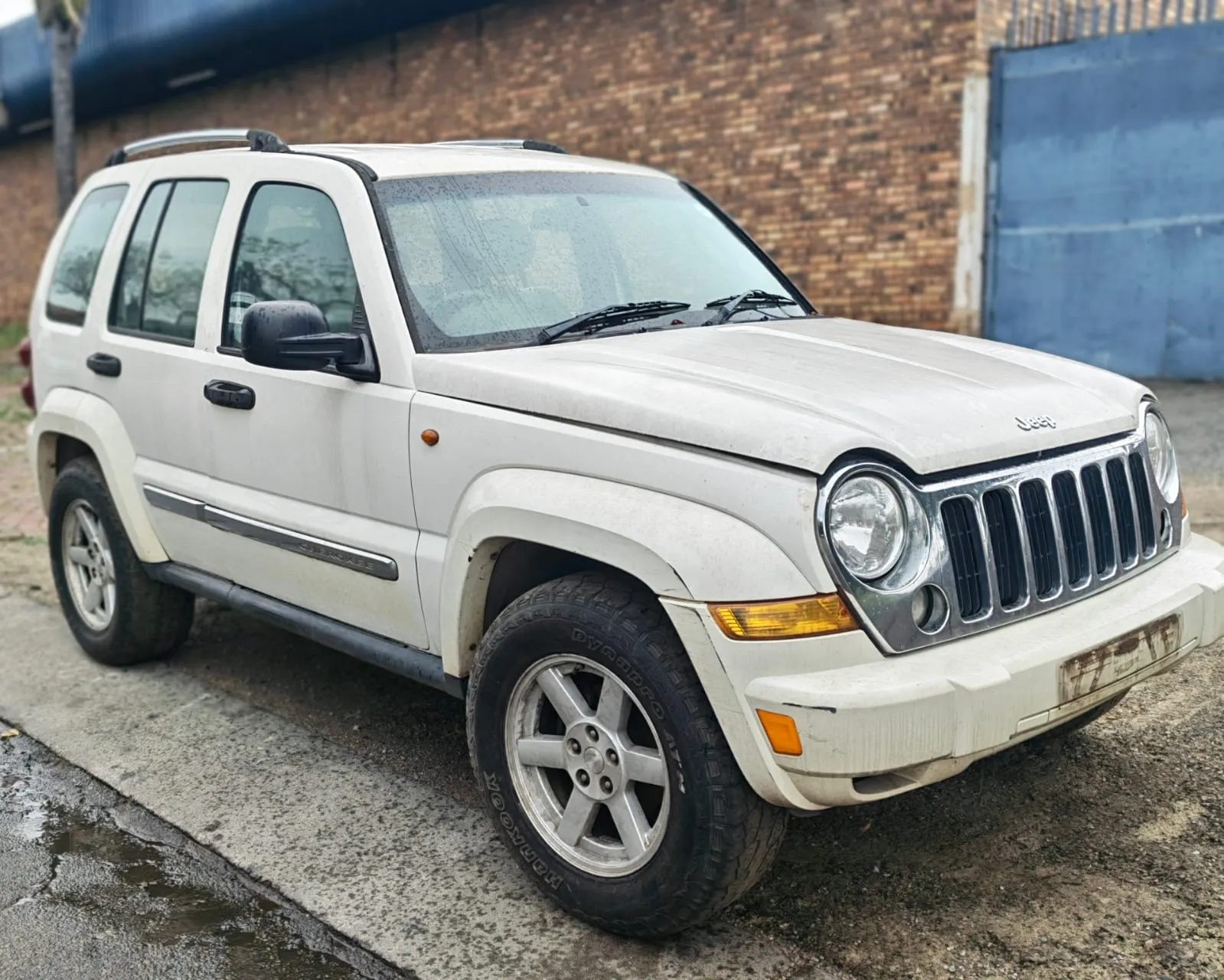 2006 Jeep Cherokee  view 2