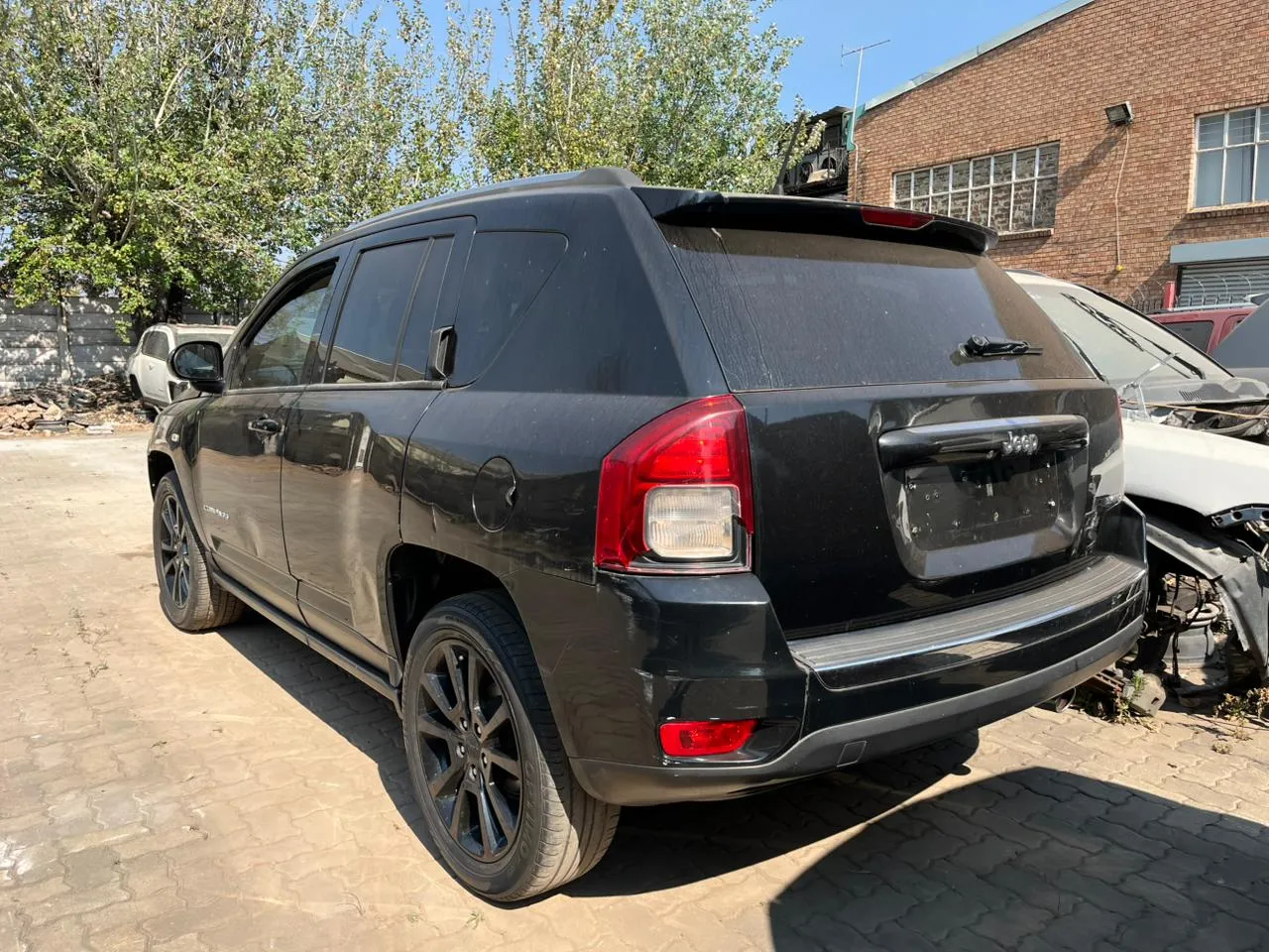 2014 Jeep Compass  view 3