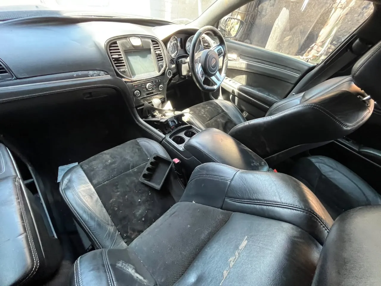 2013 Chrysler 300C  view 3