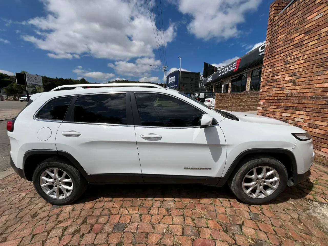 2015 Jeep Cherokee  view 7
