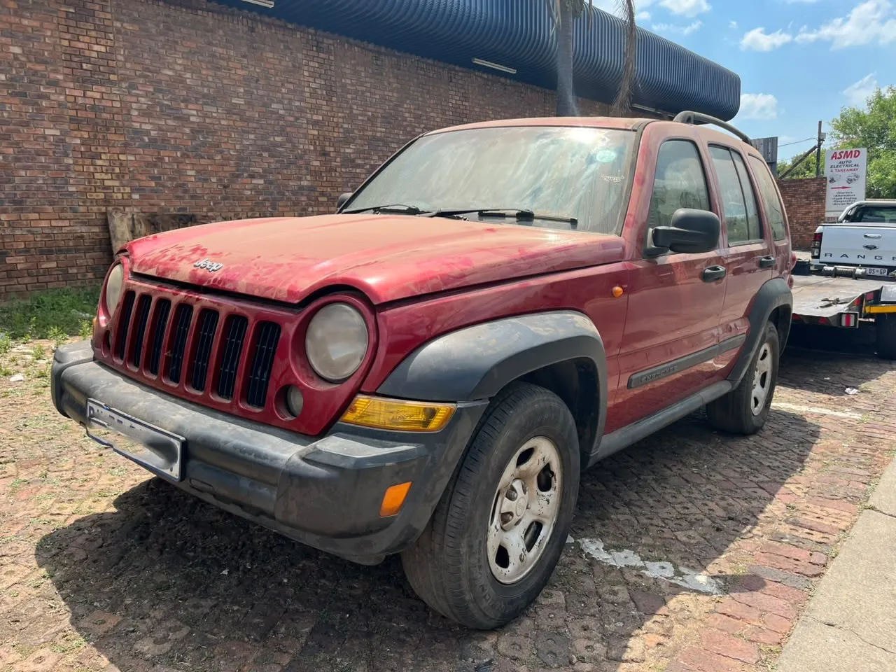 2007 Jeep Cherokee  view 2