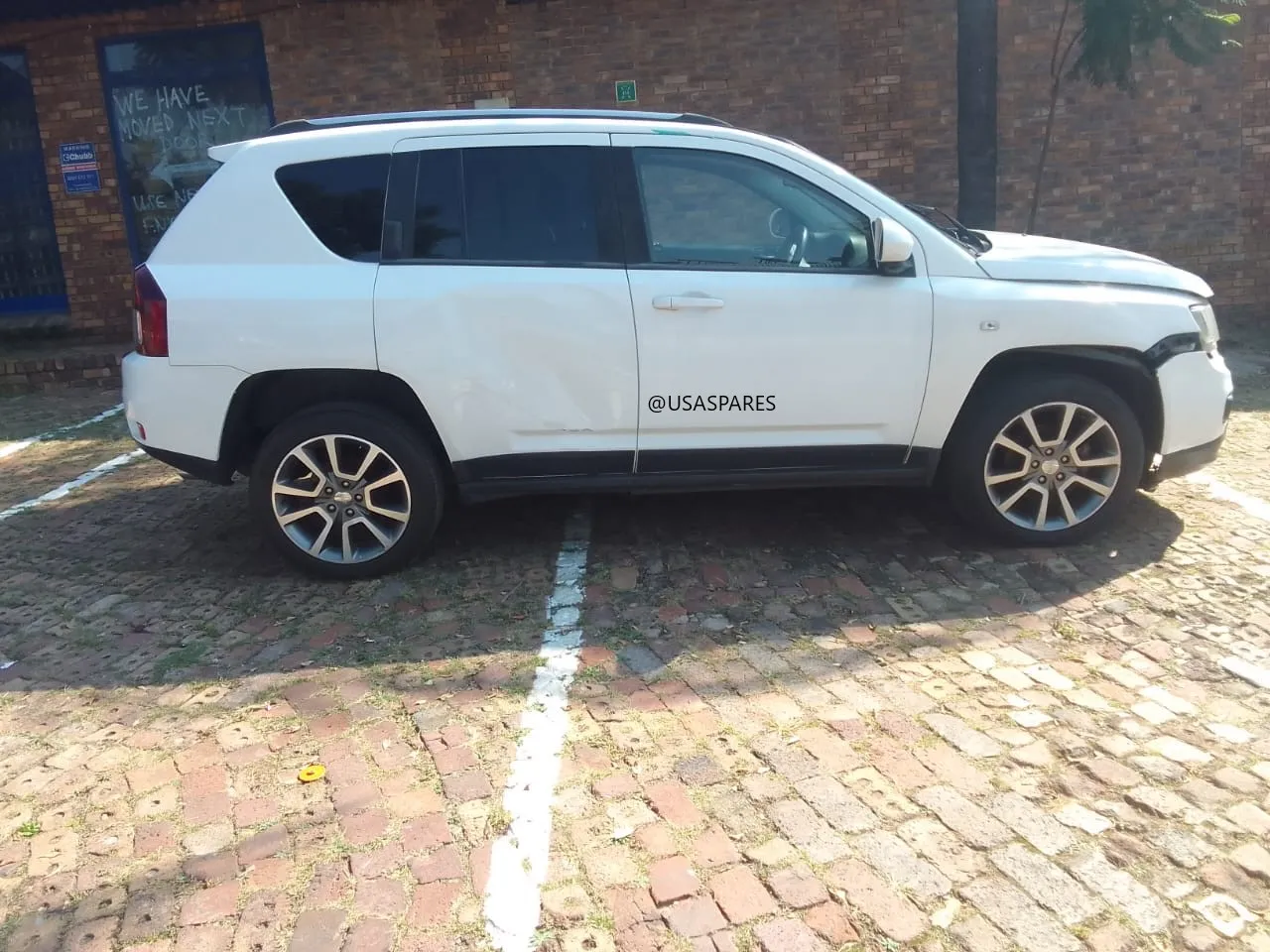 2014 Jeep Compass view 4