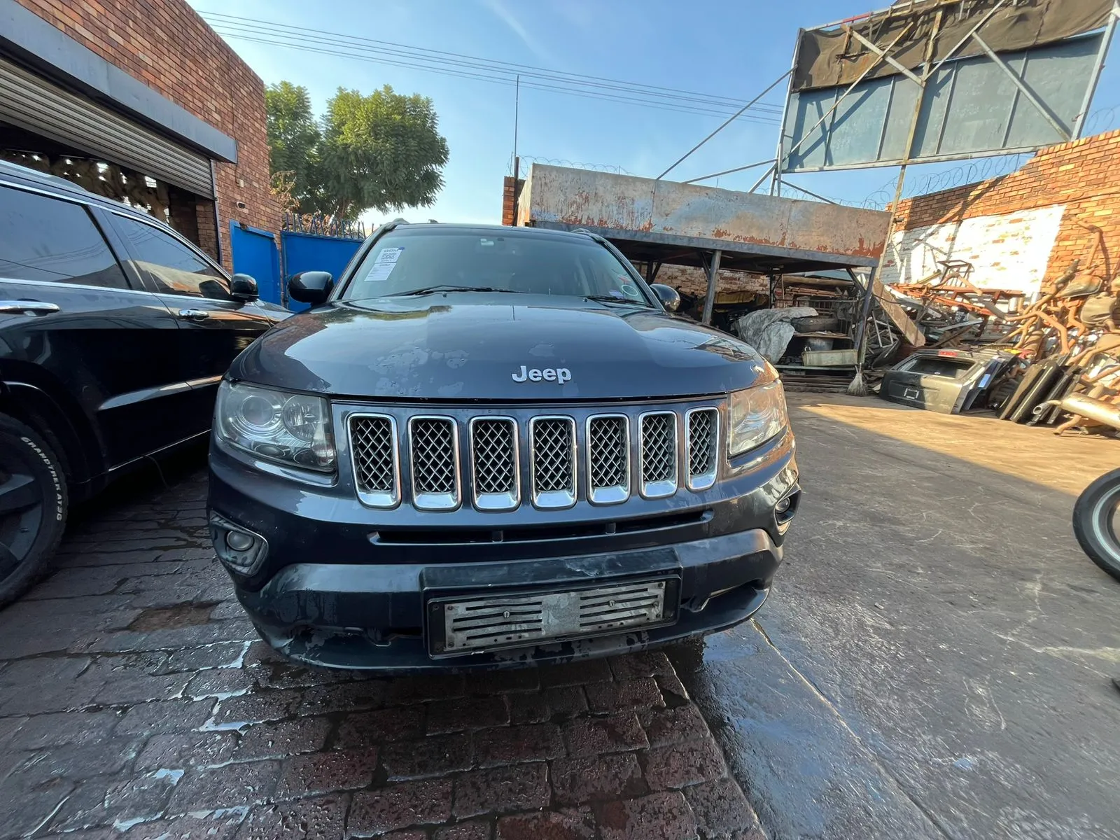 2014 Jeep Compass  view 4