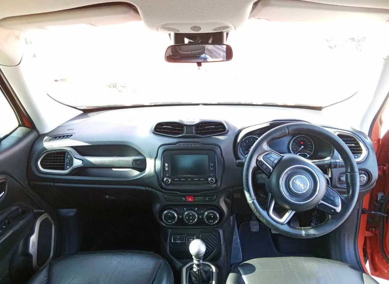 2015 Jeep Renegade  view 9