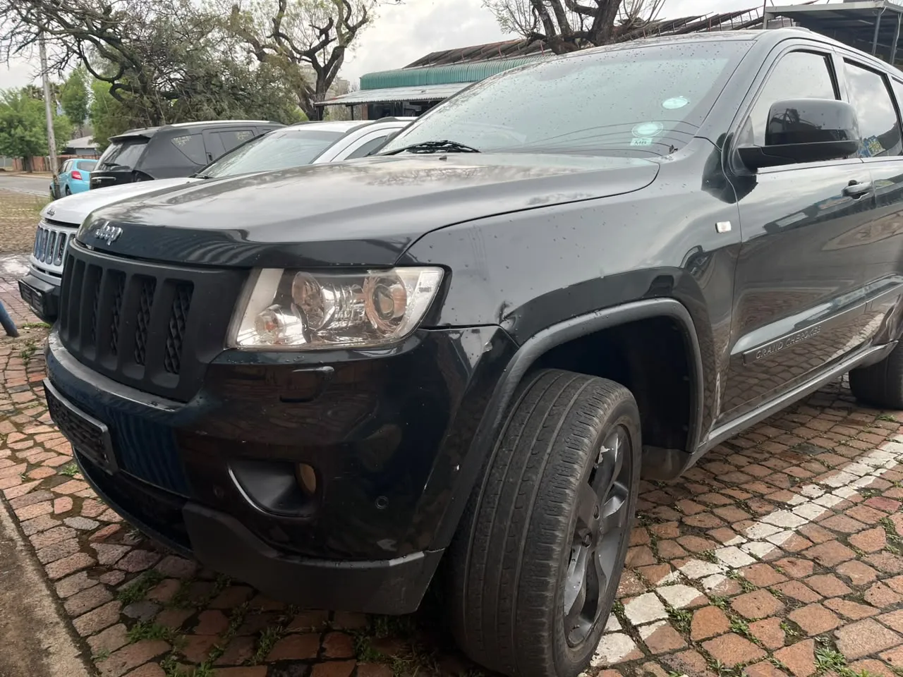 2013 Jeep Grand Cherokee  view 2