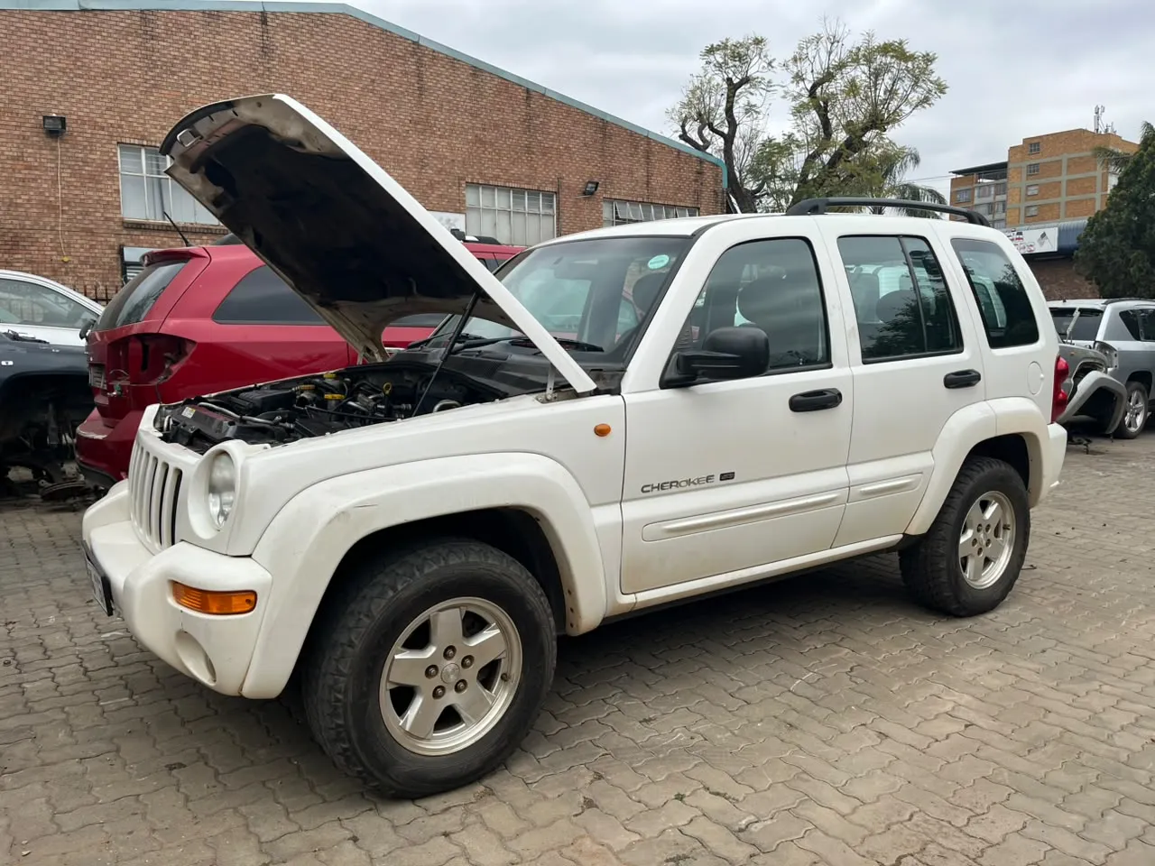 2002 Jeep Cherokee  view 2