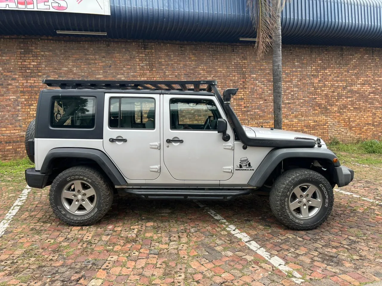 2010 Jeep Wrangler  view 3
