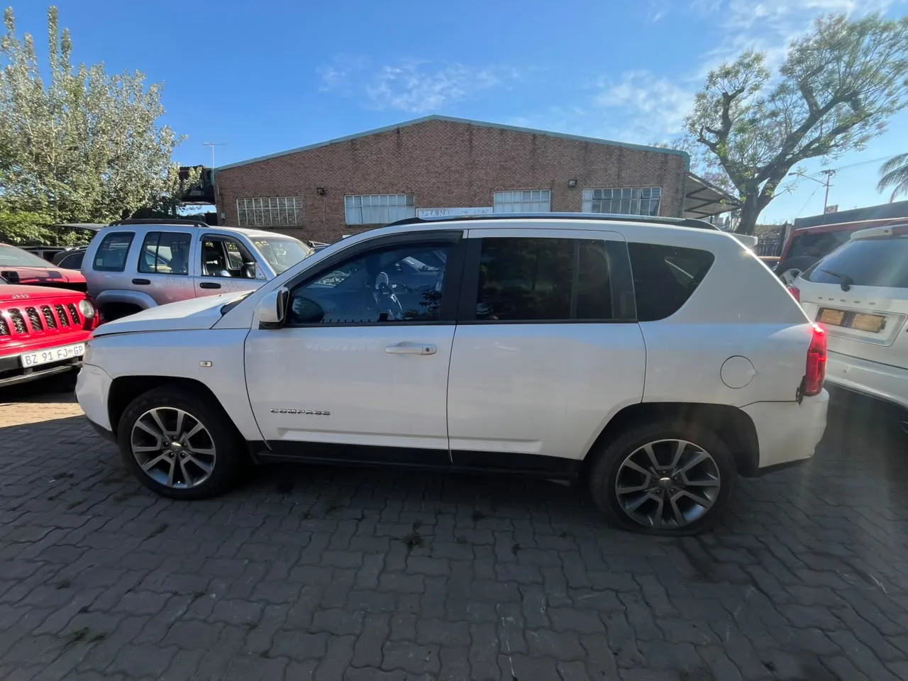 2014 Jeep Compass  view 7