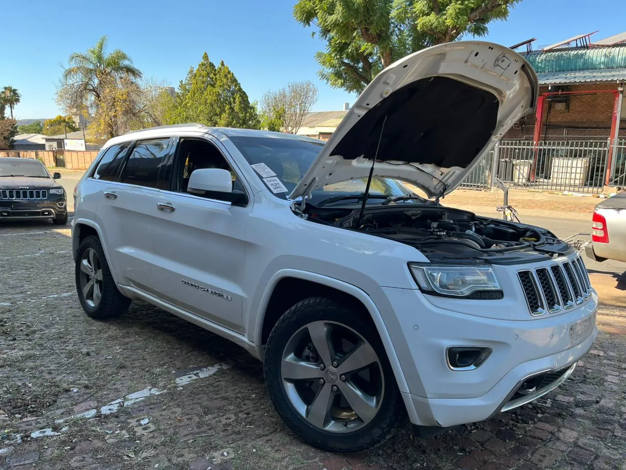 2014 Jeep Grand Cherokee  view 4