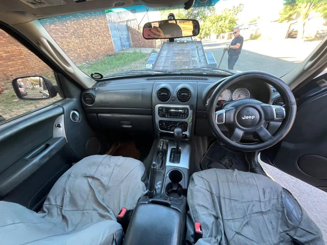 2004 Jeep Cherokee  view 6