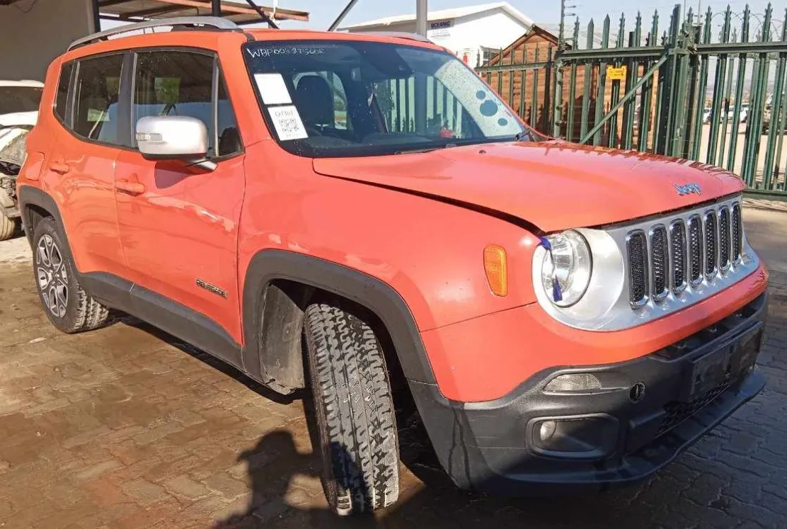 2015 Jeep Renegade  view 5