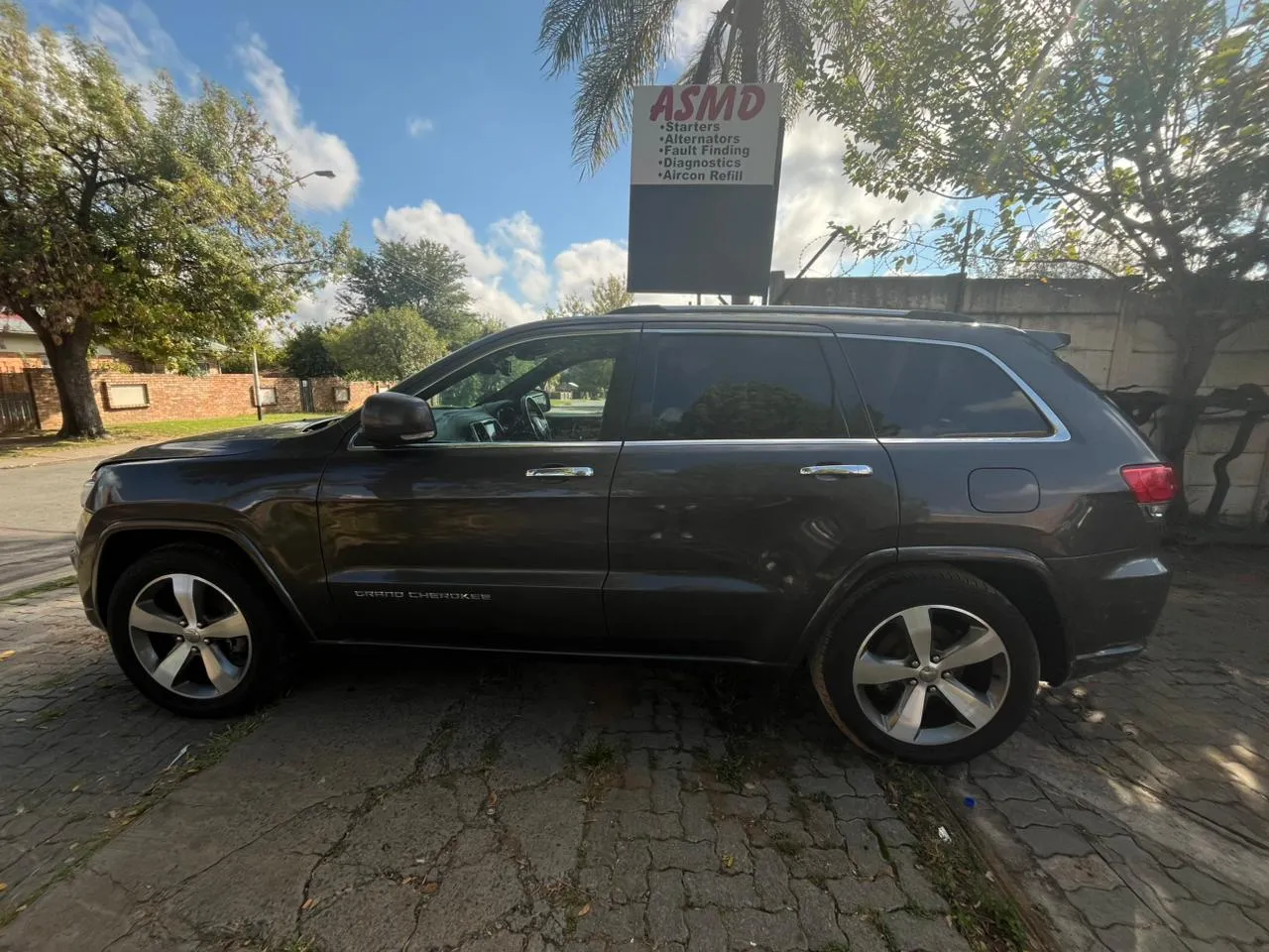 2014 Jeep Grand Cherokee  view 7