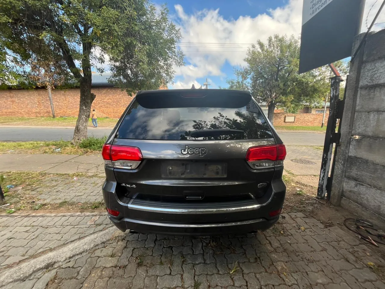 2014 Jeep Grand Cherokee  view 3