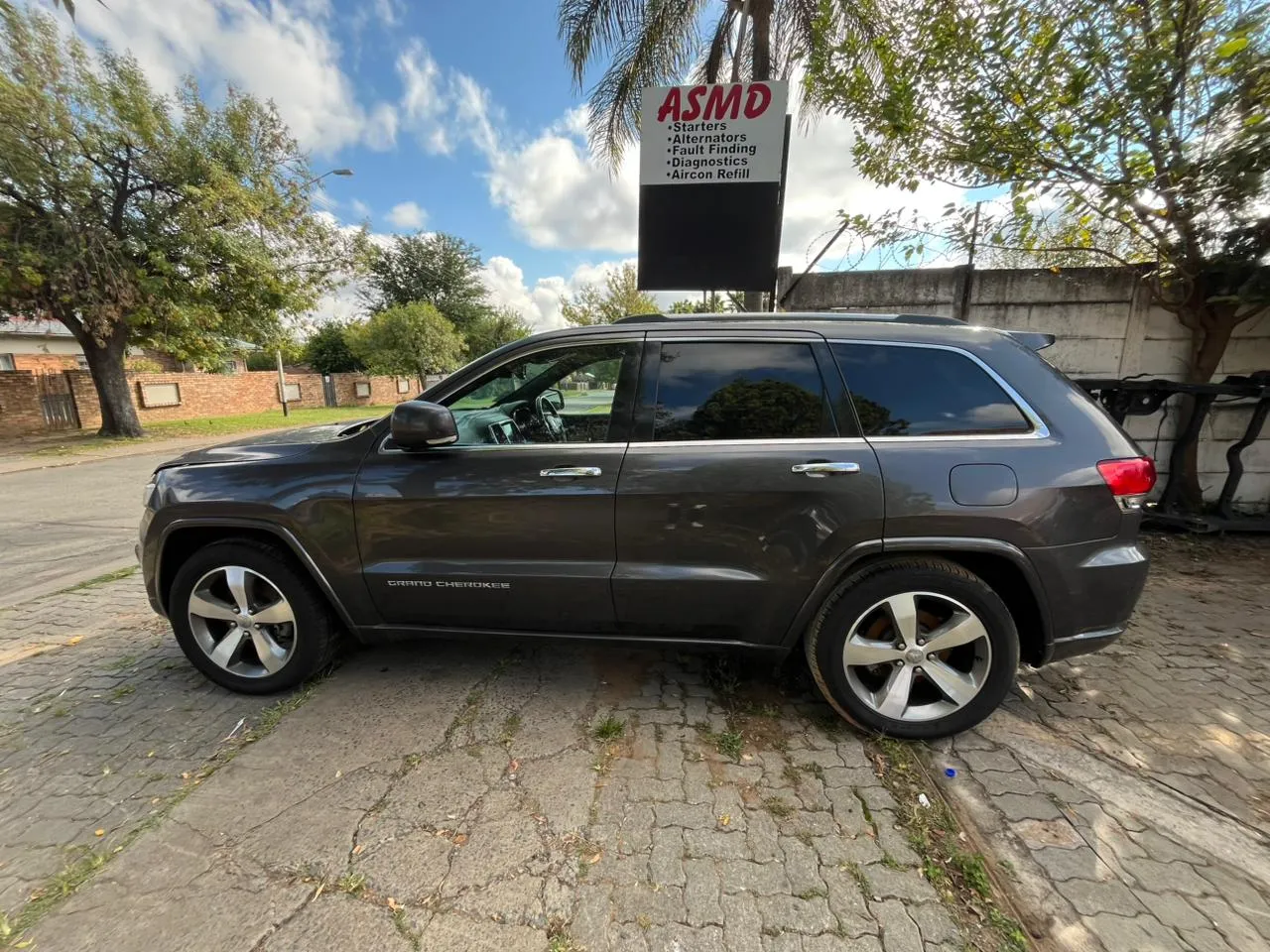 2014 Jeep Grand Cherokee  view 5