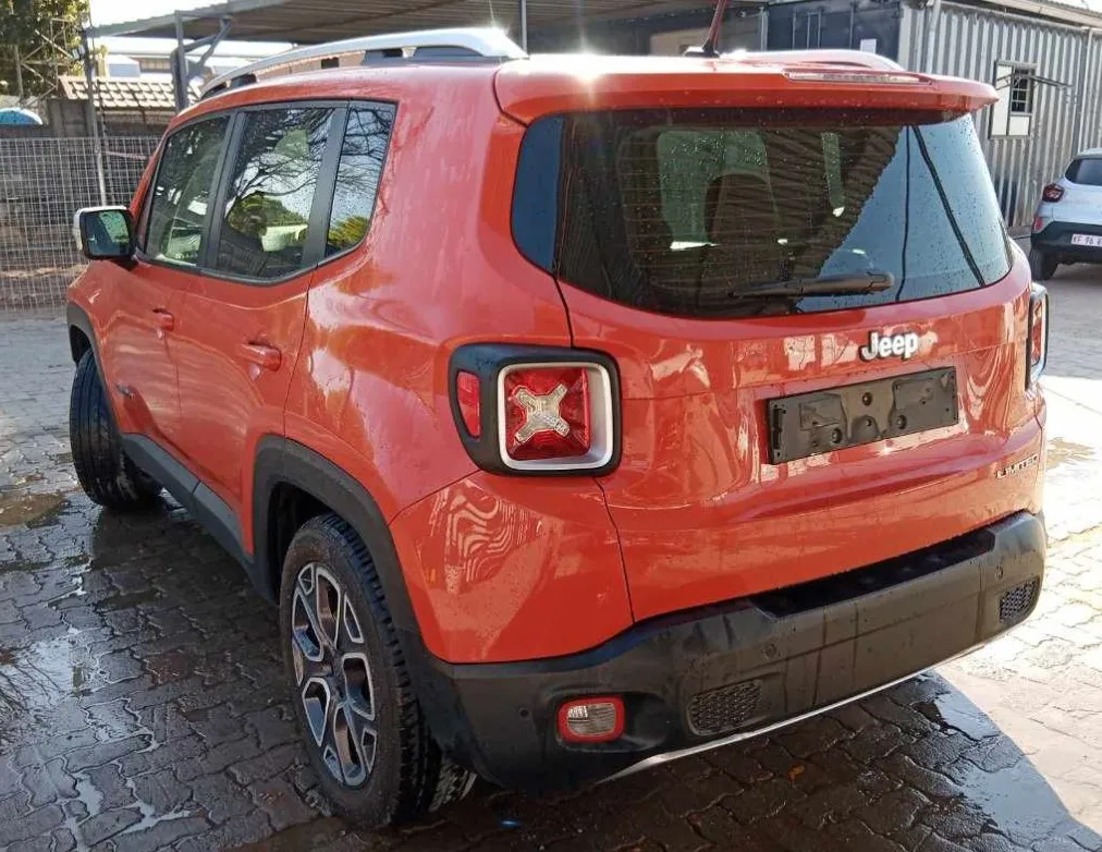 2015 Jeep Renegade  view 4