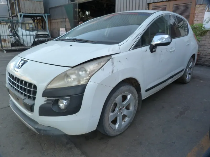 2011 Peugeot 3008 1.6 VTi Manual view 2