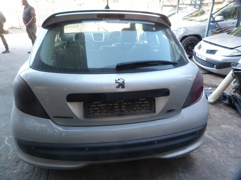 2007 Peugeot 207 1.6T view 4