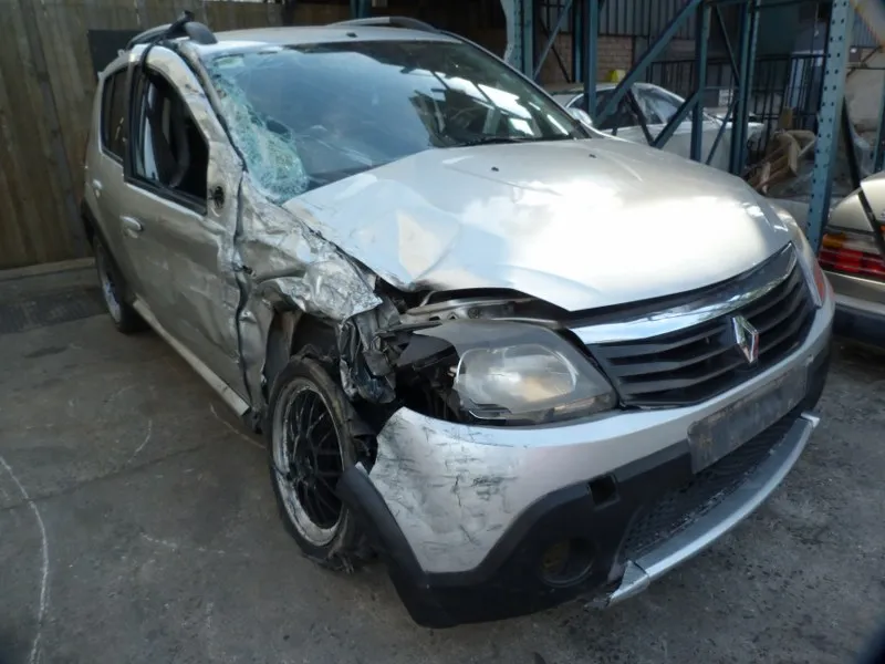 2012 Renault Sandero 1.6 Manual view 3
