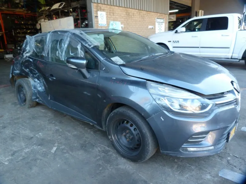2018 Renault Clio IV 900T Authentique Manual view 2