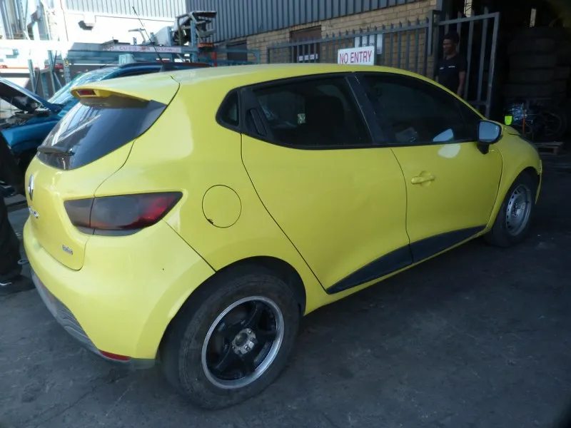 2015 Renault Clio IV 900T Petrol Dynamique view 5