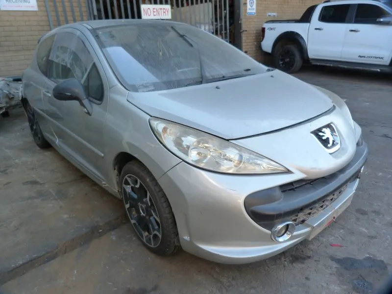 2007 Peugeot 207 1.6T view 3