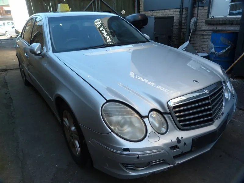 2007 Mercedes-Benz E220 CDi W211 view 2