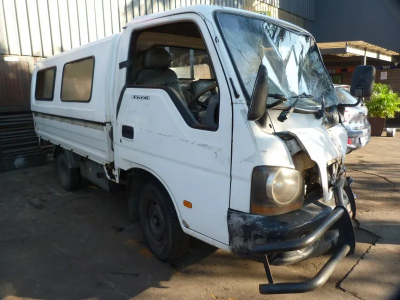 2004 Kia K2700 2.7 Tilt Cab view 4