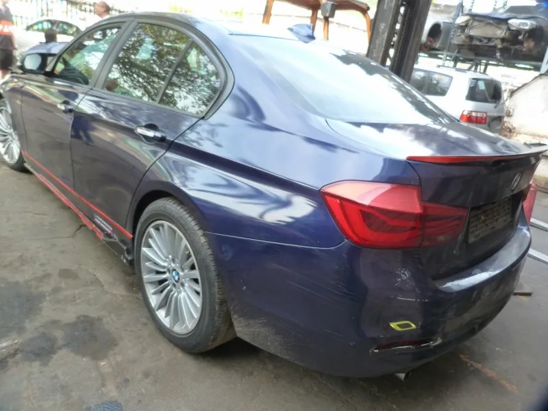 2016 BMW 318i F30 AT view 4