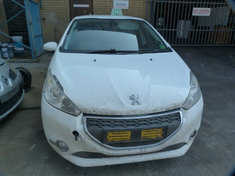 2013 Peugeot 208 1.6 VTi Allure Manual view 4