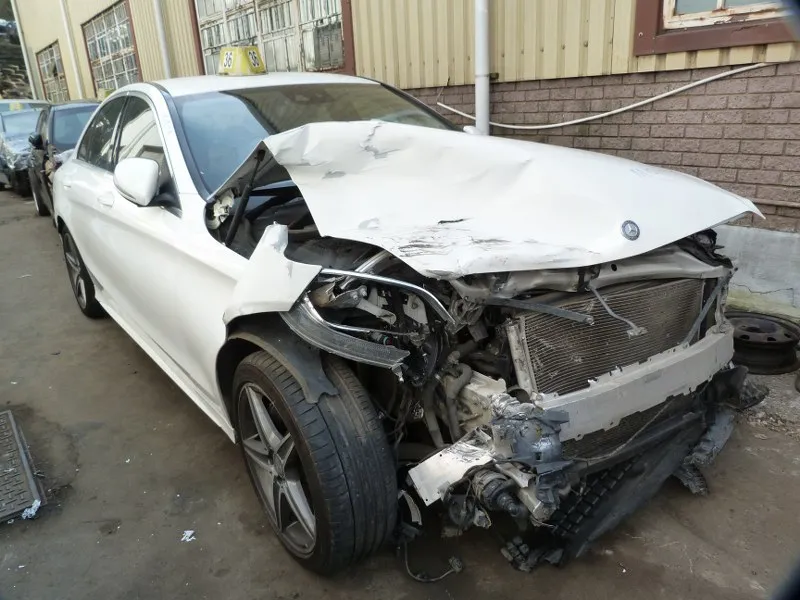 2015 Mercedes-Benz C220 Bluetech W205 view 2