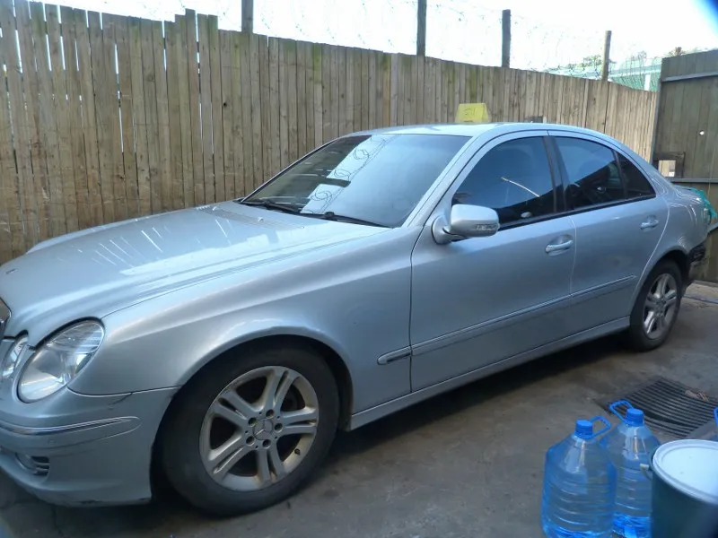 2007 Mercedes-Benz E220 CDi W211 view 3