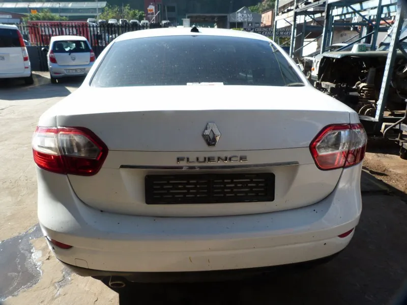 2012 Renault Fluence 2.0 view 4