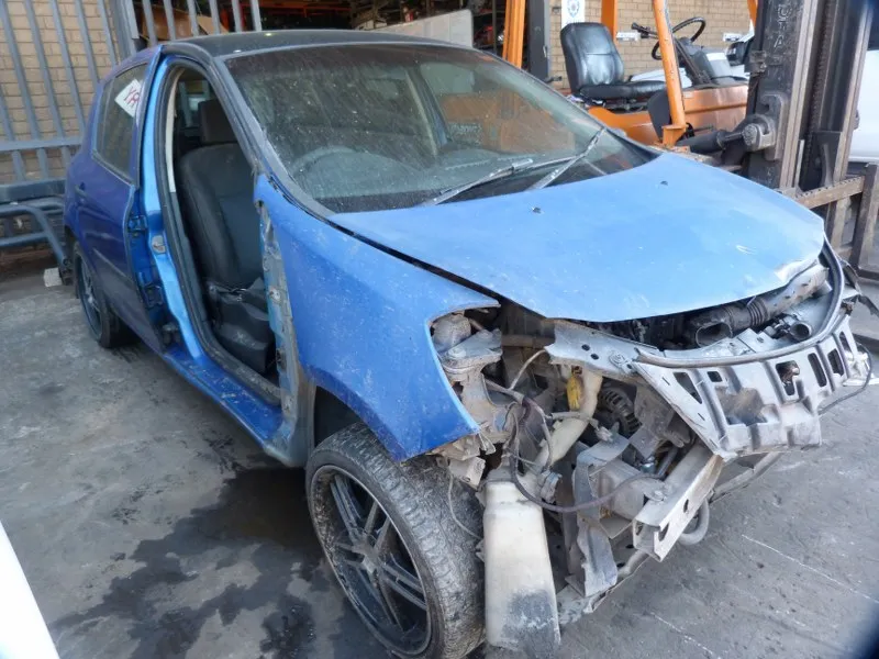 2007 Renault Clio III 1.6 16V Manual view 3
