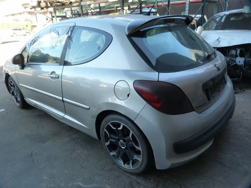 2007 Peugeot 207 1.6T view 5
