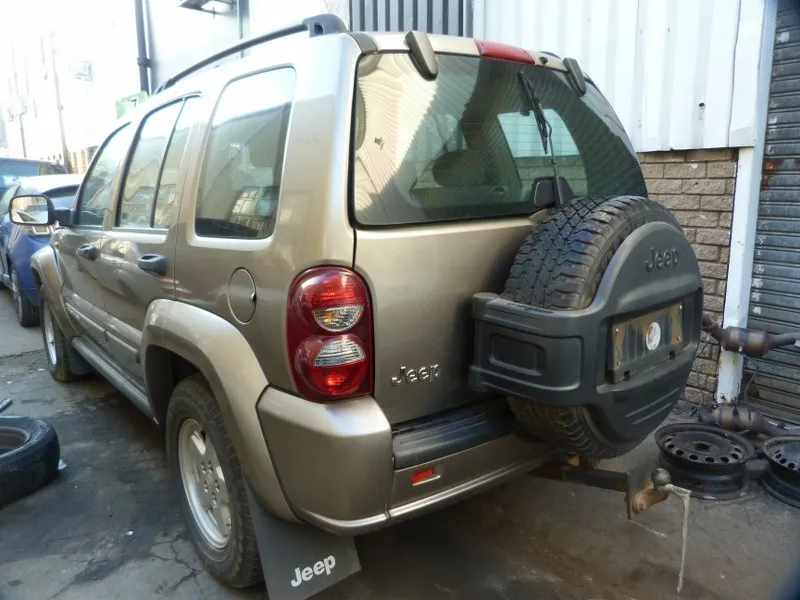 2007 Jeep Cherokee 3.7 V6 Sport view 5