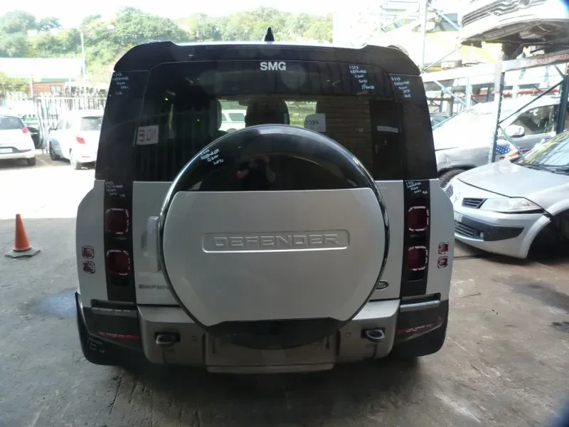 2021 Land Rover Land Rover Defender D300 3.0 AT view 4