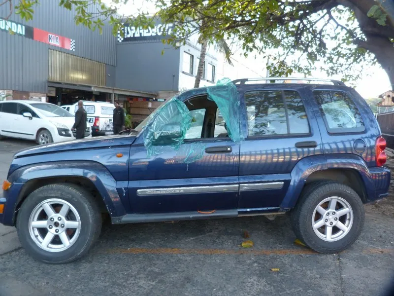2007 Jeep Cherokee 3.7 V6 LTD Petrol AT view 4