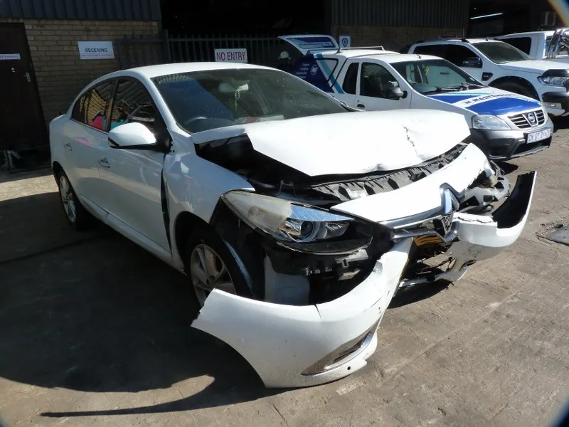 2012 Renault Fluence 2.0 view 2