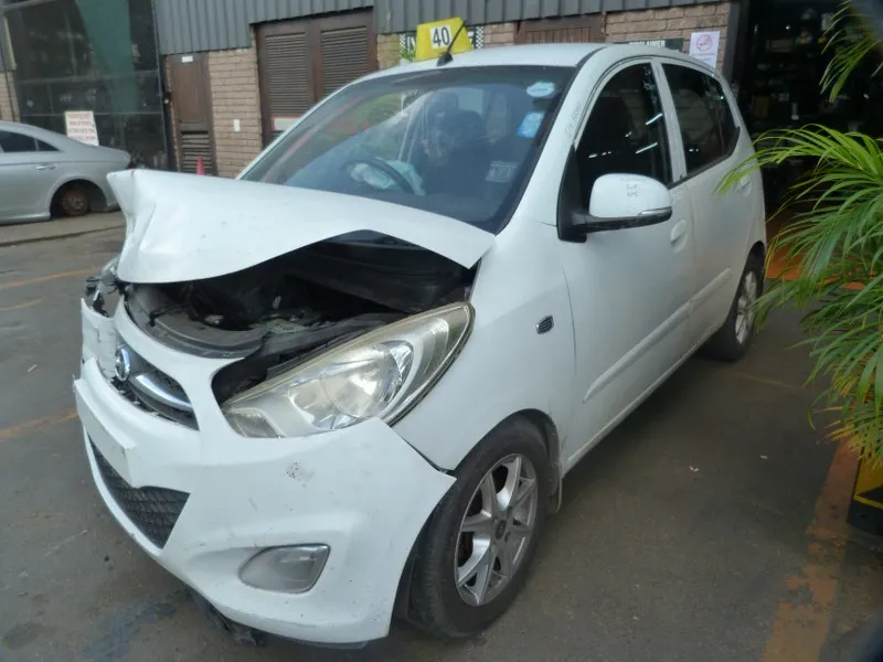 2012 Hyundai i10 1.2 Manual view 2