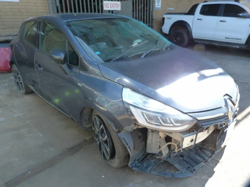 2019 Renault Clio IV 900T TCe Manual view 2
