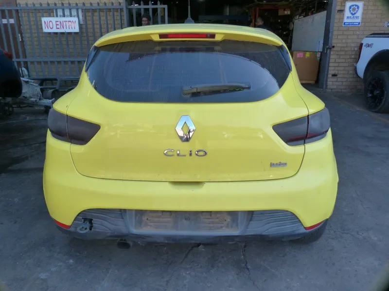 2015 Renault Clio IV 900T Petrol Dynamique view 4