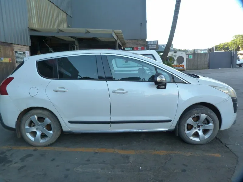 2011 Peugeot 3008 1.6 VTi Manual view 4
