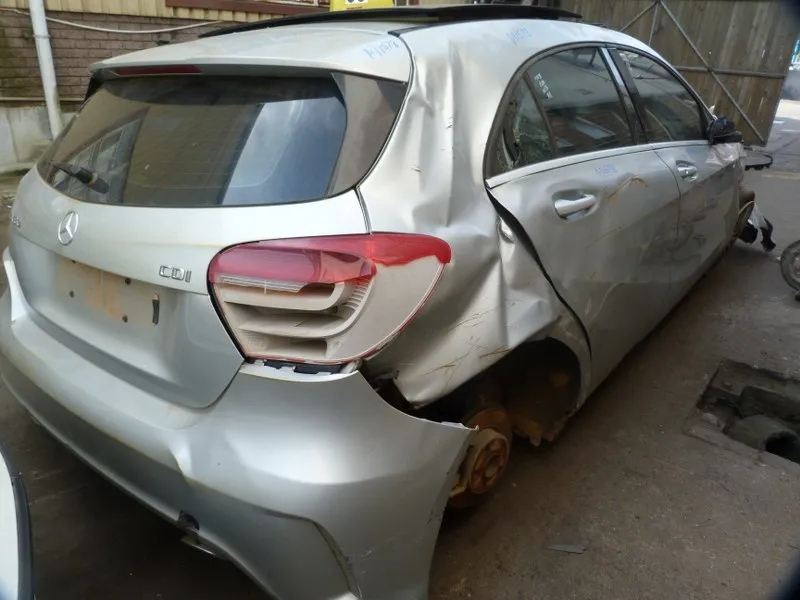 2013 Mercedes-Benz A180 CDI W176 view 4
