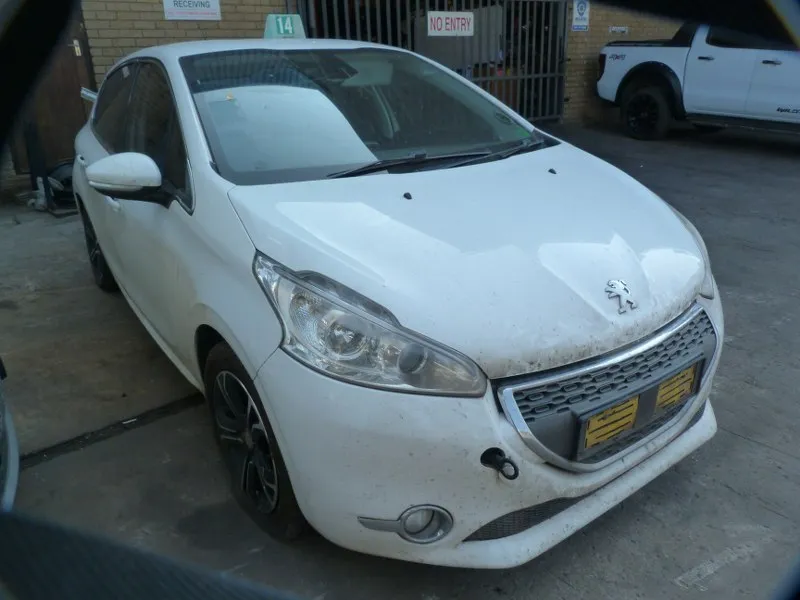 2013 Peugeot 208 1.6 VTi Allure Manual view 2