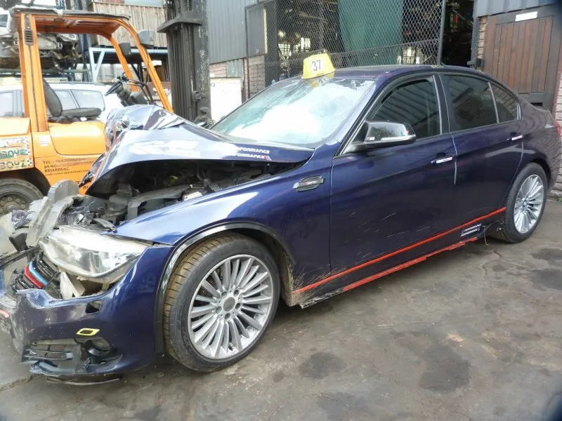 2016 BMW 318i F30 AT view 3